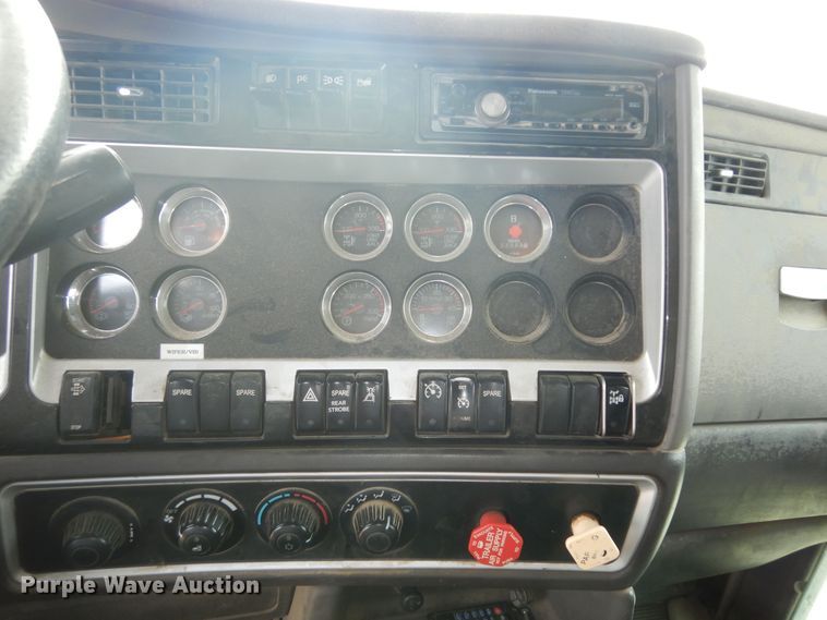 image for item DN1678 2010 Kenworth T800  dump truck