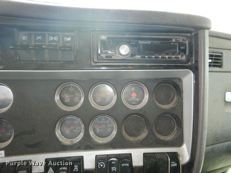 image for item DN1678 2010 Kenworth T800  dump truck