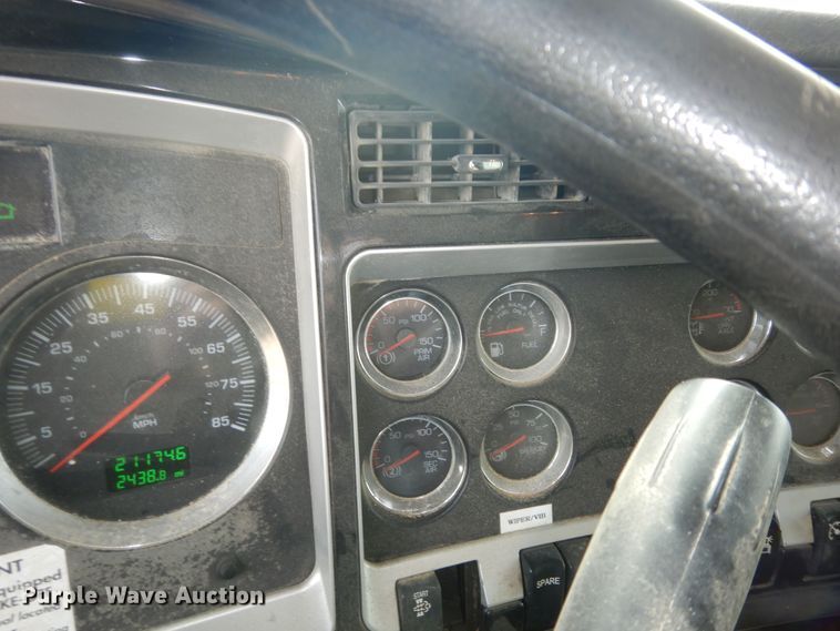 image for item DN1678 2010 Kenworth T800  dump truck