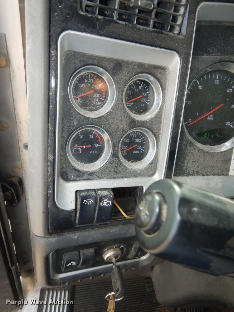 image for item DN1678 2010 Kenworth T800  dump truck