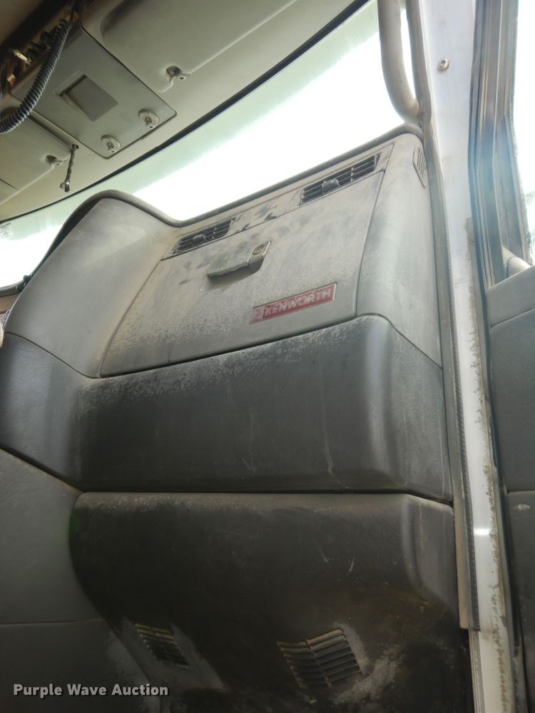 image for item DN1678 2010 Kenworth T800  dump truck