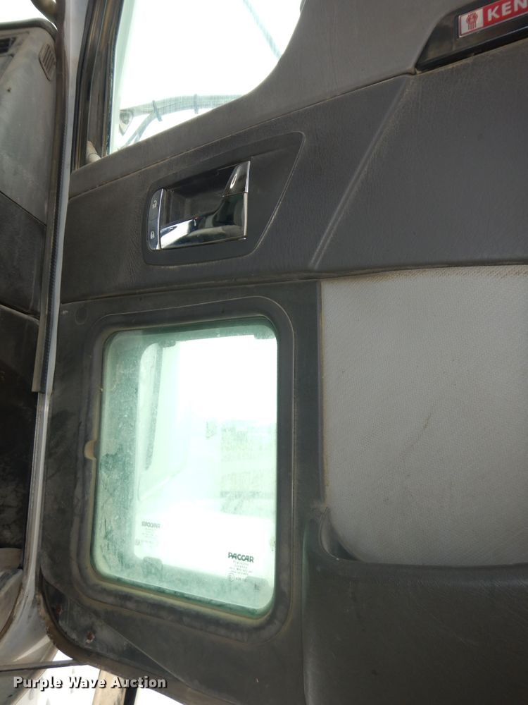 image for item DN1678 2010 Kenworth T800  dump truck