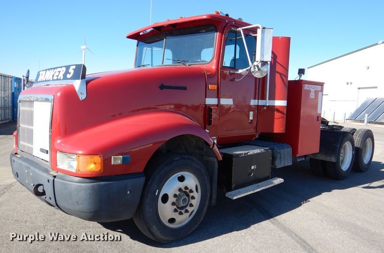 image for item DN5374 1994 International 9400  semi truck