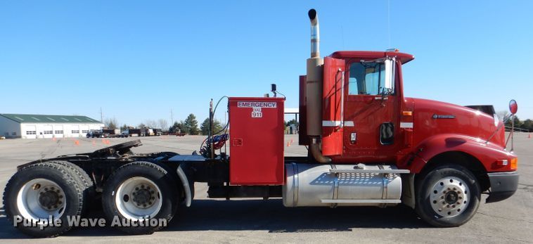 image for item DN5374 1994 International 9400  semi truck