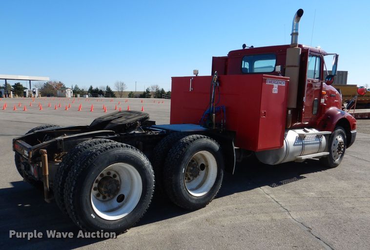 image for item DN5374 1994 International 9400  semi truck