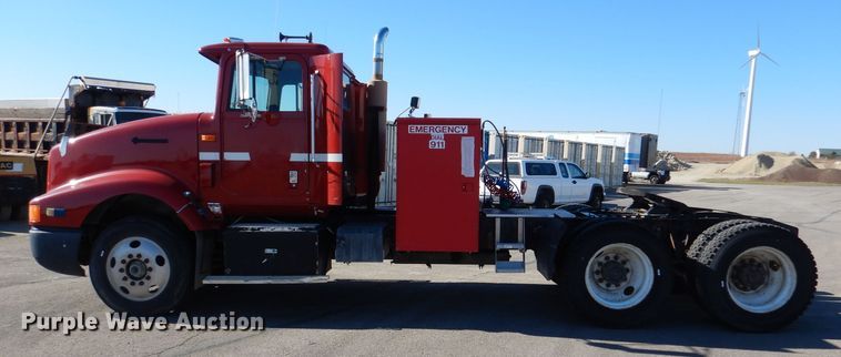 image for item DN5374 1994 International 9400  semi truck