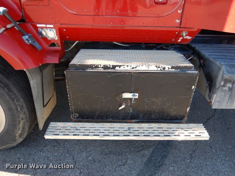 image for item DN5374 1994 International 9400  semi truck