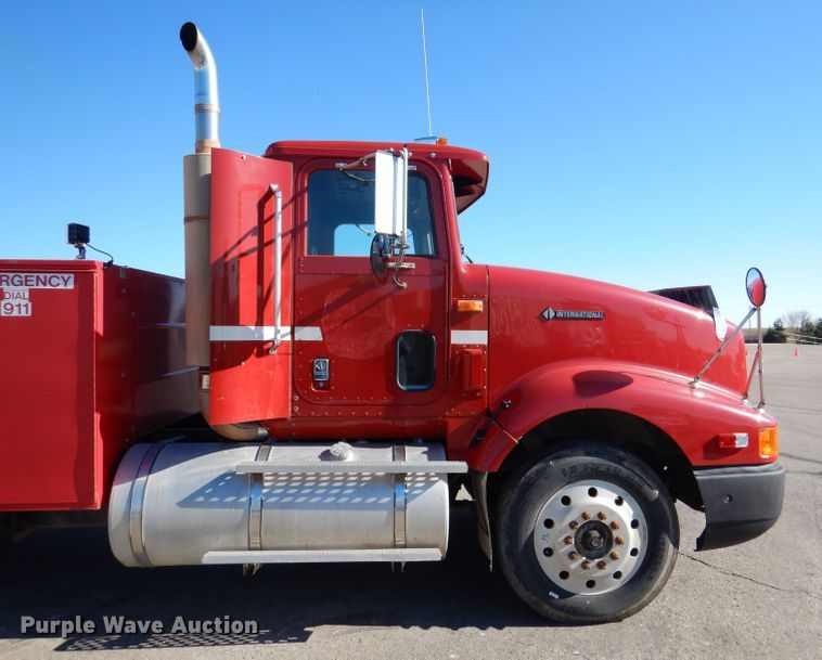 image for item DN5374 1994 International 9400  semi truck