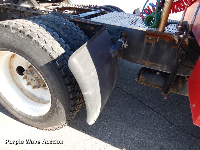 image for item DN5374 1994 International 9400  semi truck