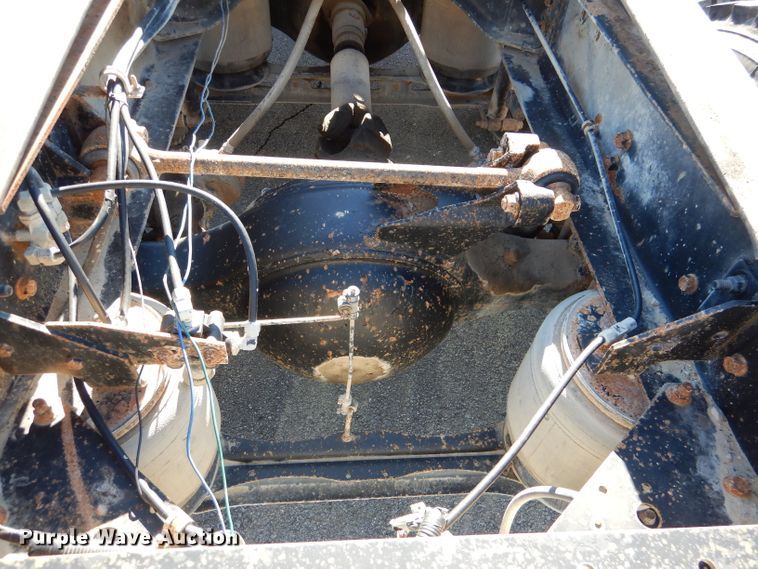 image for item DN5374 1994 International 9400  semi truck