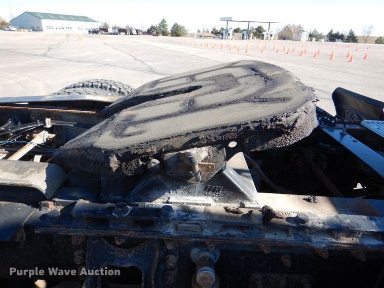 image for item DN5374 1994 International 9400  semi truck