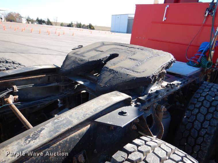 image for item DN5374 1994 International 9400  semi truck