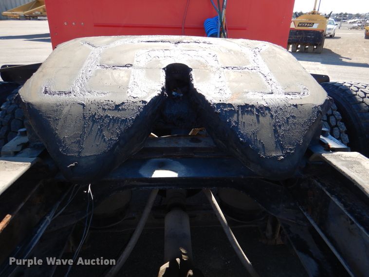 image for item DN5374 1994 International 9400  semi truck