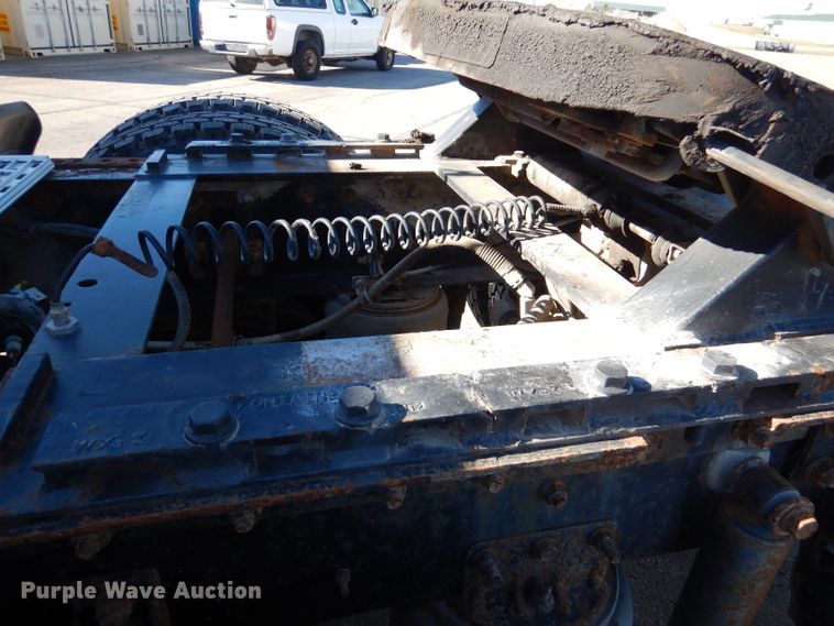 image for item DN5374 1994 International 9400  semi truck