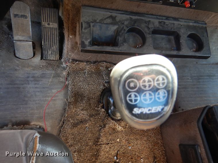 image for item DN5374 1994 International 9400  semi truck