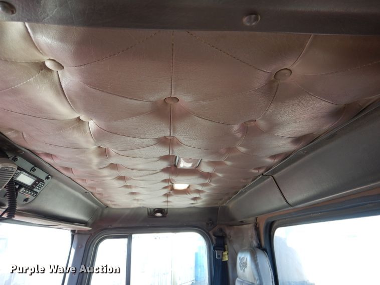 image for item DN5374 1994 International 9400  semi truck