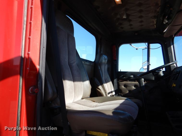 image for item DN5374 1994 International 9400  semi truck