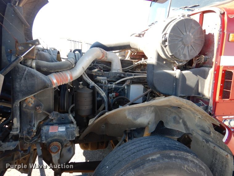 image for item DN5374 1994 International 9400  semi truck