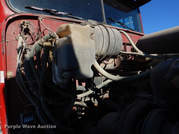 image for item DN5374 1994 International 9400  semi truck