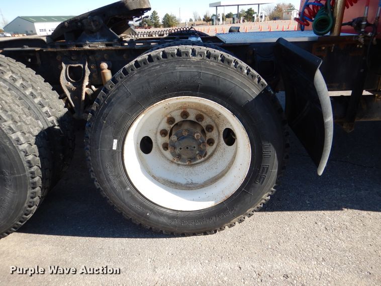 image for item DN5374 1994 International 9400  semi truck