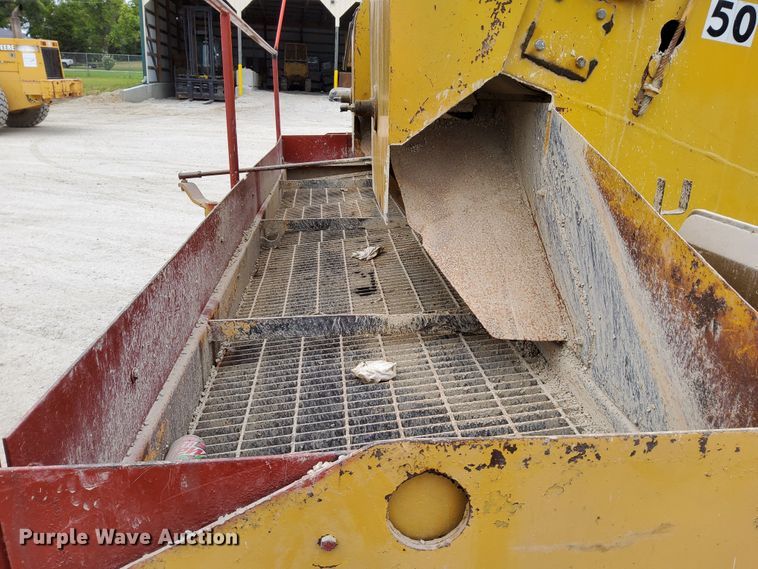 image for item DN6834 1969 Etnyre  chip spreader