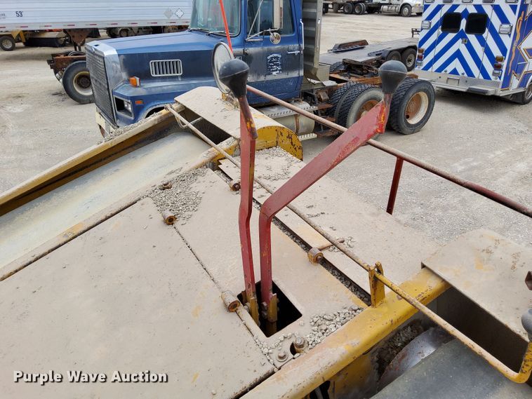 image for item DN6834 1969 Etnyre  chip spreader