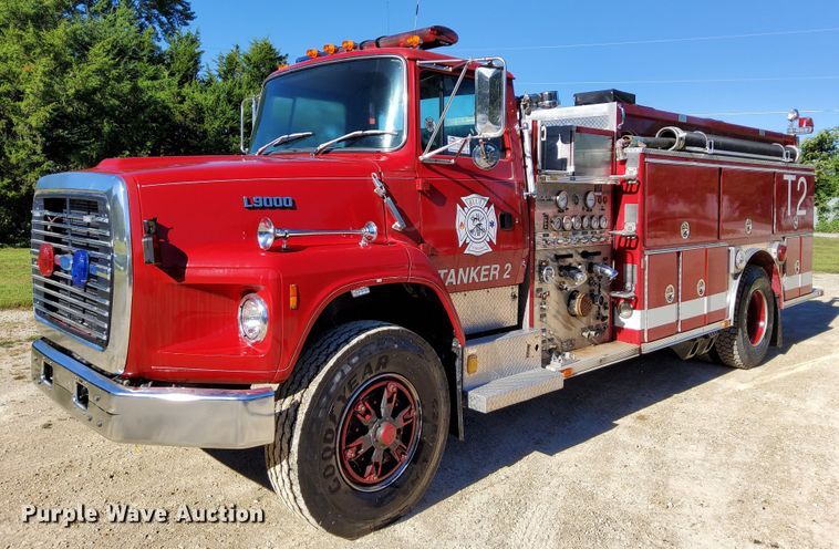 image for item DR0944 1992 Ford LS9000  tanker fire truck
