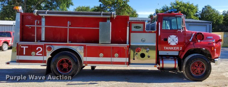 image for item DR0944 1992 Ford LS9000  tanker fire truck
