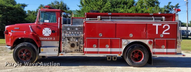 image for item DR0944 1992 Ford LS9000  tanker fire truck