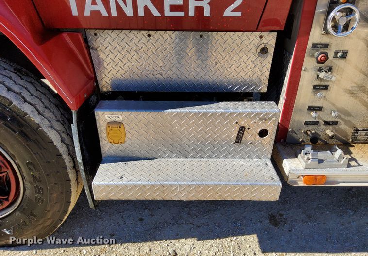 image for item DR0944 1992 Ford LS9000  tanker fire truck