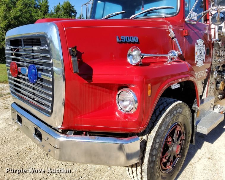 image for item DR0944 1992 Ford LS9000  tanker fire truck