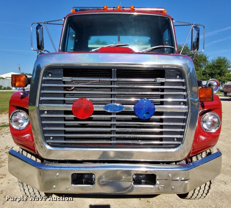 image for item DR0944 1992 Ford LS9000  tanker fire truck