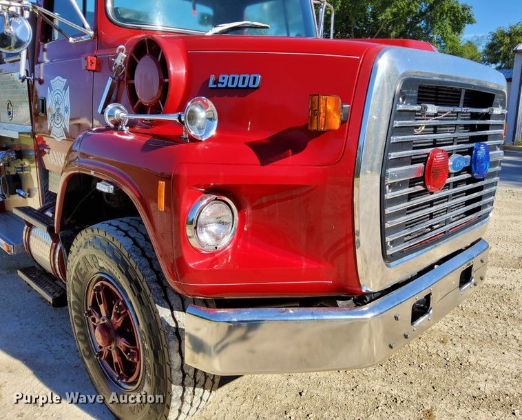 image for item DR0944 1992 Ford LS9000  tanker fire truck