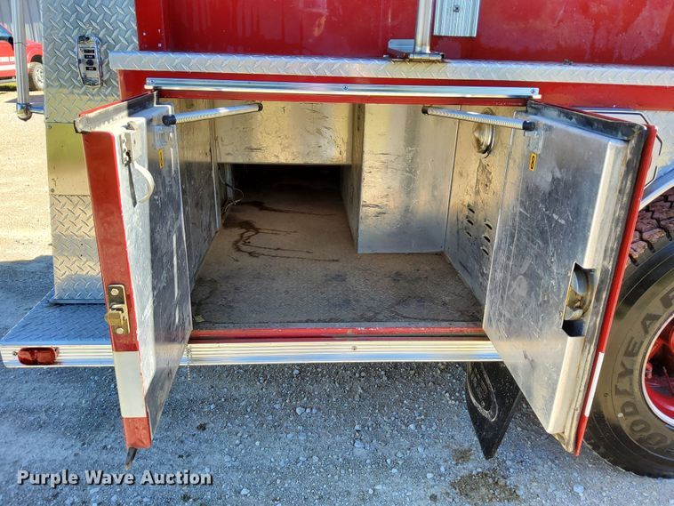 image for item DR0944 1992 Ford LS9000  tanker fire truck