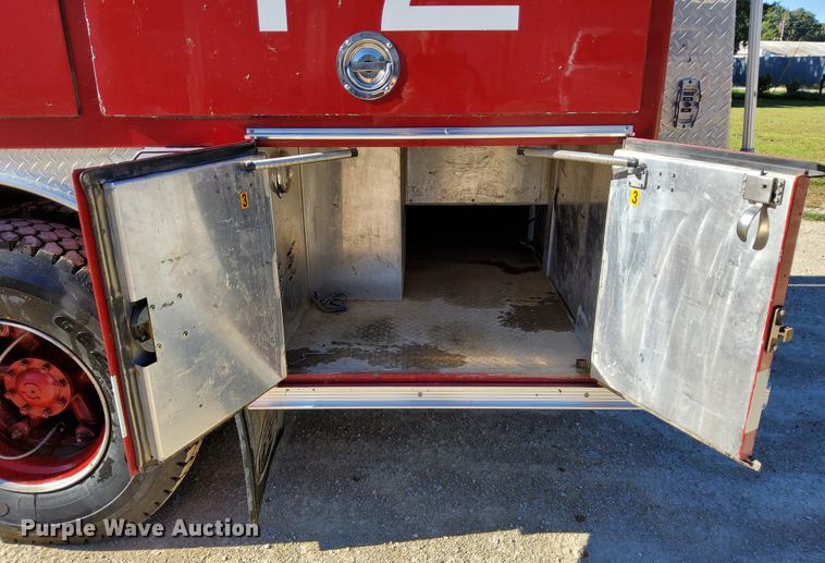 image for item DR0944 1992 Ford LS9000  tanker fire truck