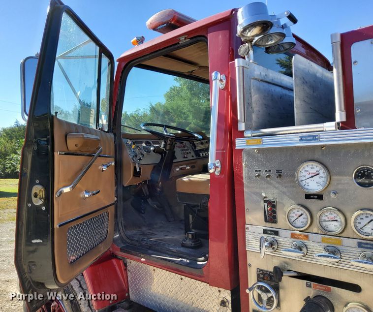 image for item DR0944 1992 Ford LS9000  tanker fire truck