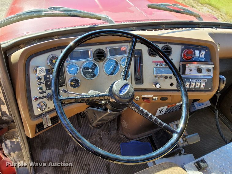 image for item DR0944 1992 Ford LS9000  tanker fire truck