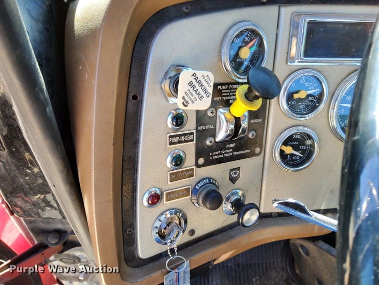 image for item DR0944 1992 Ford LS9000  tanker fire truck