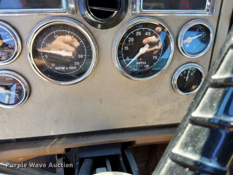 image for item DR0944 1992 Ford LS9000  tanker fire truck