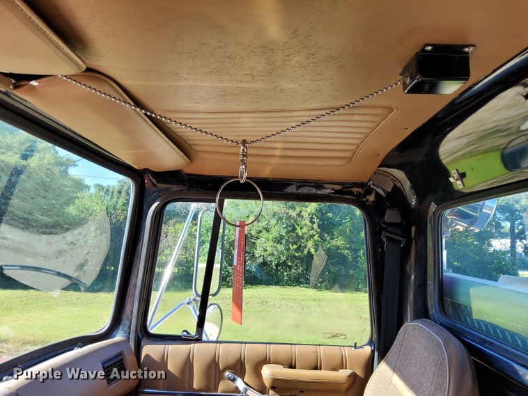 image for item DR0944 1992 Ford LS9000  tanker fire truck