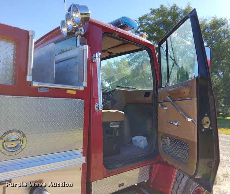 image for item DR0944 1992 Ford LS9000  tanker fire truck