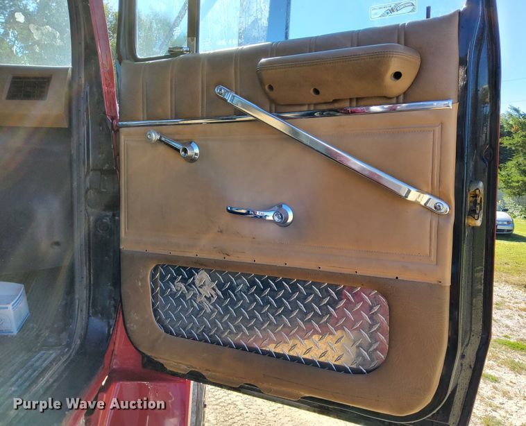 image for item DR0944 1992 Ford LS9000  tanker fire truck