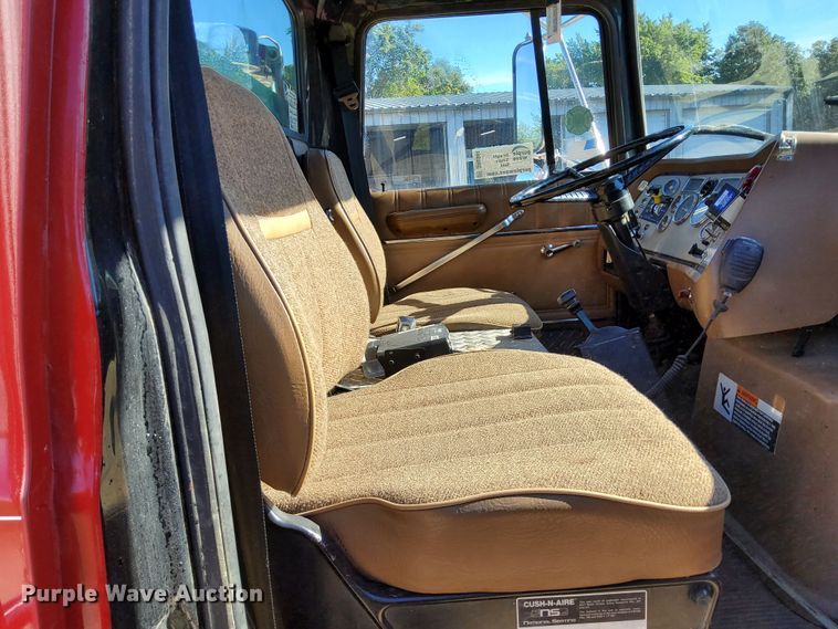 image for item DR0944 1992 Ford LS9000  tanker fire truck