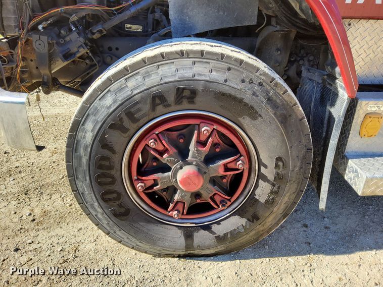 image for item DR0944 1992 Ford LS9000  tanker fire truck