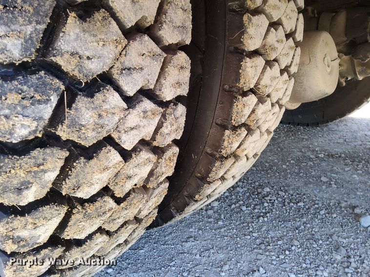 image for item DR0944 1992 Ford LS9000  tanker fire truck