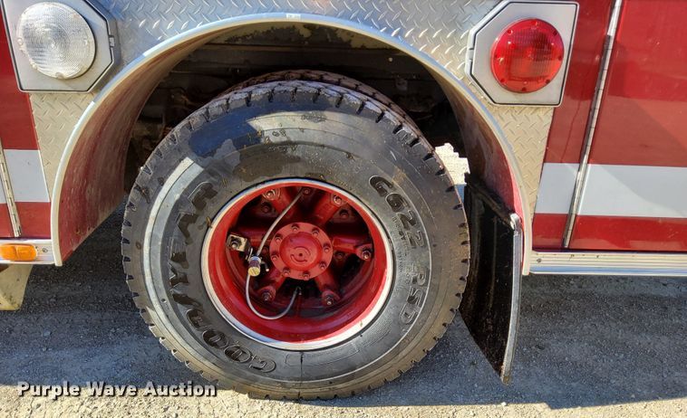 image for item DR0944 1992 Ford LS9000  tanker fire truck