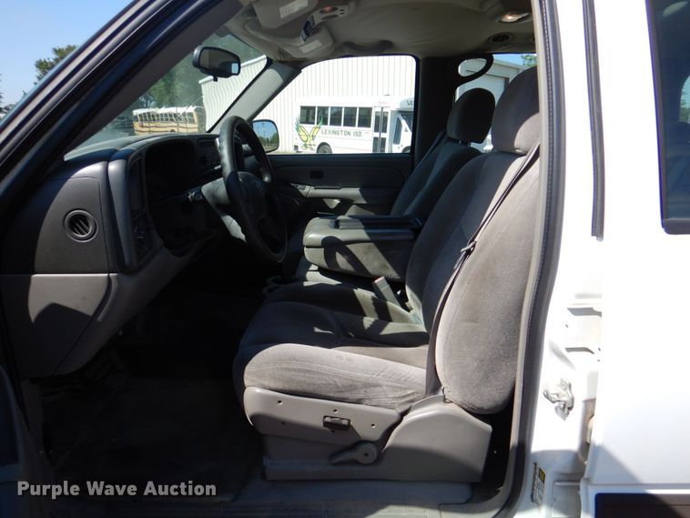 image for item DR1862 2005 Chevrolet Suburban  SUV