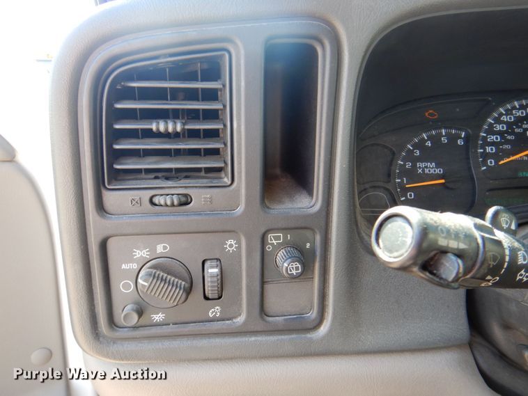 image for item DR1862 2005 Chevrolet Suburban  SUV