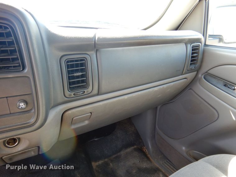 image for item DR1862 2005 Chevrolet Suburban  SUV