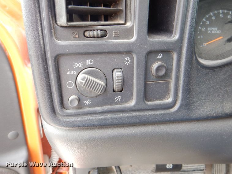 image for item DS8178 2005 Chevrolet Silverado 1500  pickup truck